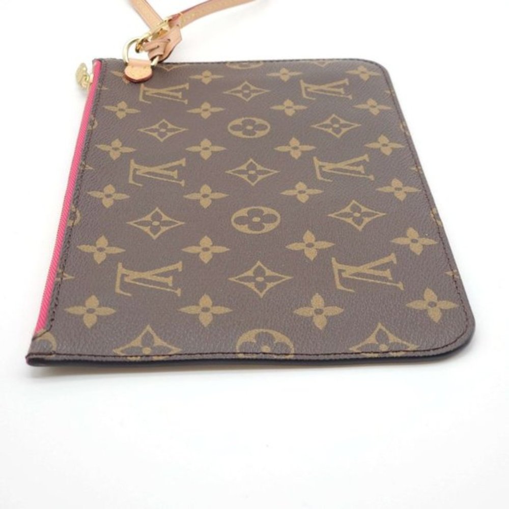 Authentic Louis Vuitton Wristlet / Clutch Monogram - Picture 6 of 13